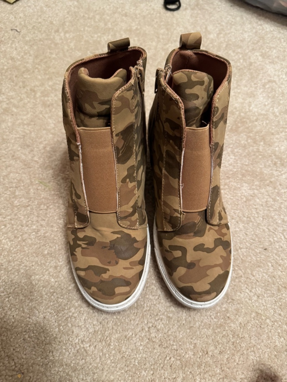 Outwoods Women's Camo Elastic Chelsea Boots - Brown